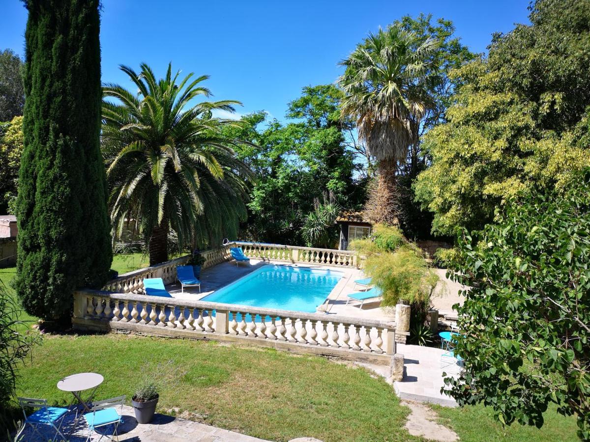 Le Mas Des Agapes Beaucaire  Exterior foto